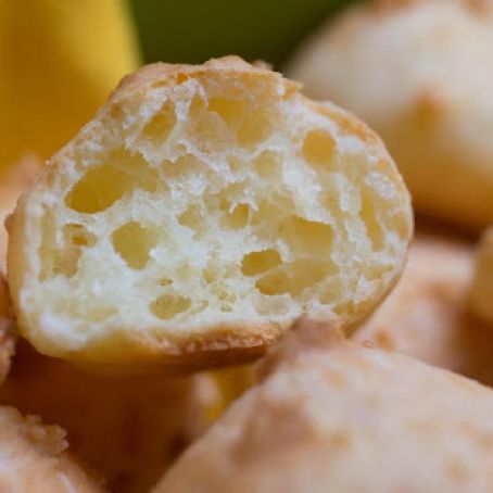 Pão de Queijo (Brazilian Cheese Bread)
